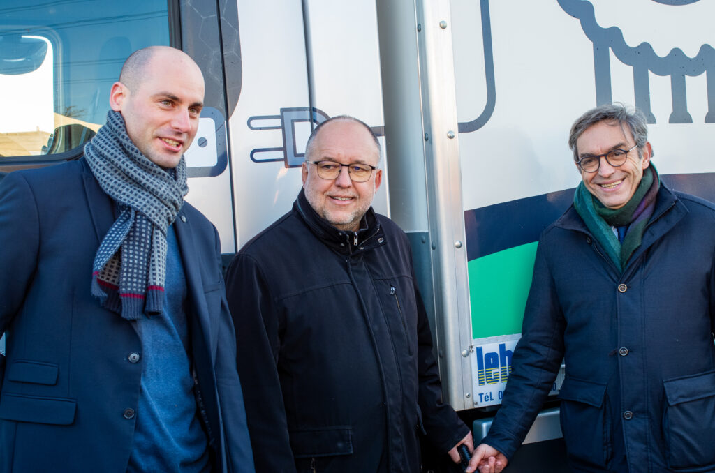 Inauguration de la station de charge EKLEO le 2 février 2024 : Kevin Lenoir, dirigeant d'Ekleo, Vincent Morette, Maire de Montlouis et Président de la CCTEV et Daniel Labaronne, Député d'Indre-et-Loire 
